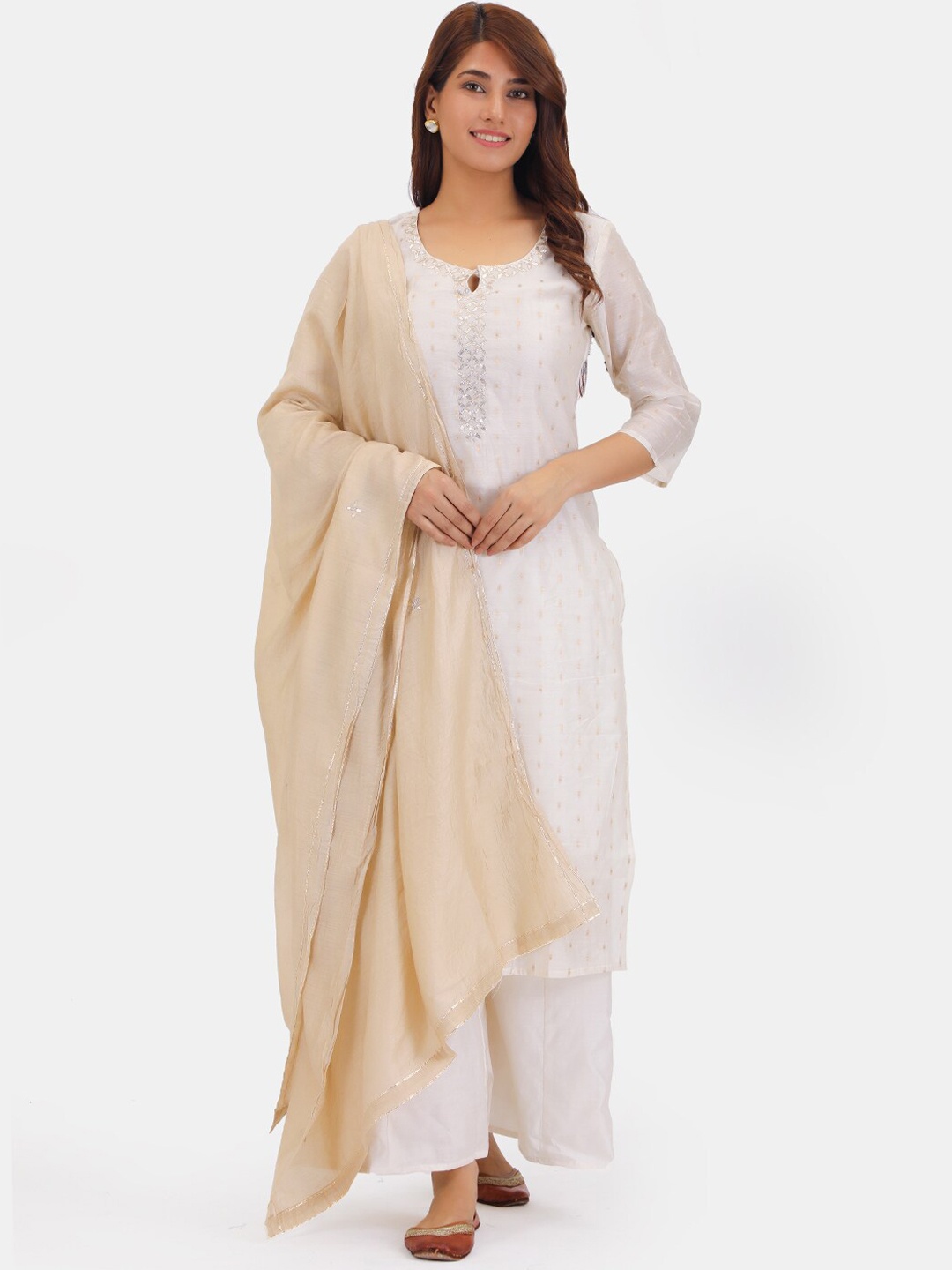

Do Dhaage Women White Gotta Patti Chanderi Silk Kurta with Trousers & Dupatta