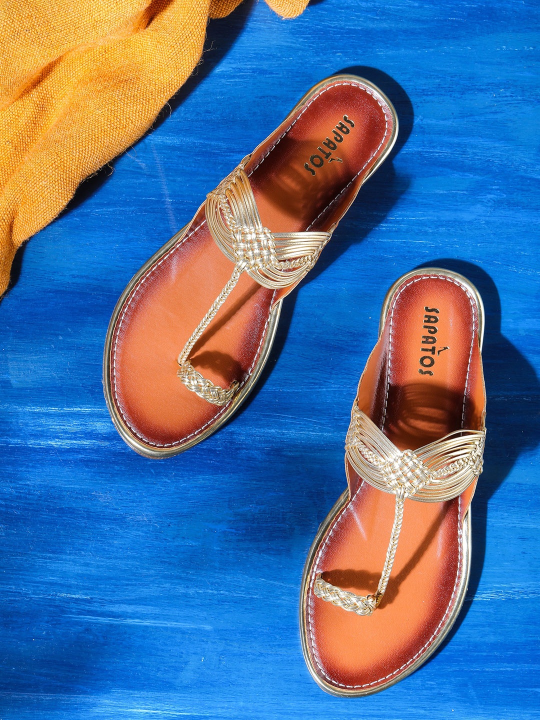 

SAPATOS Women Gold-Toned One Toe Flats
