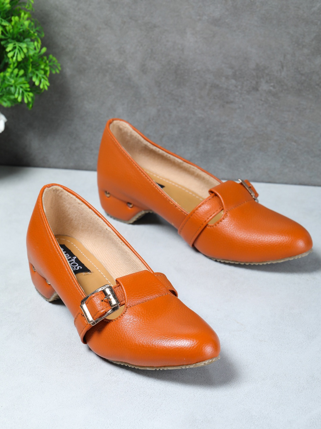 

SAPATOS Women Tan Colourblocked Ballerinas with Buckles Flats