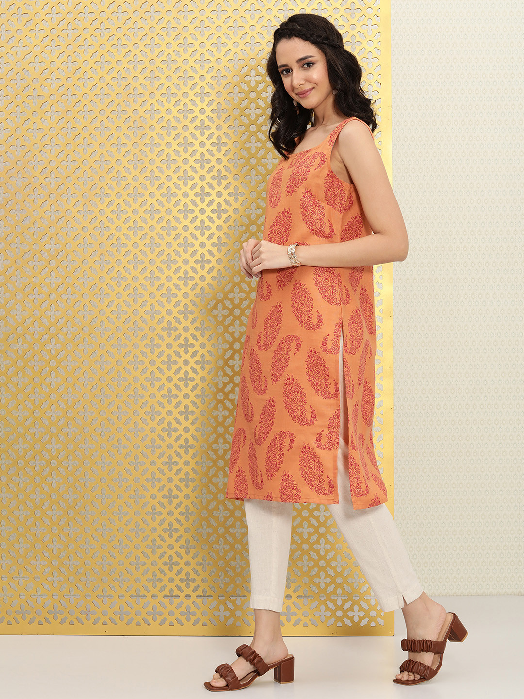 

Ode by House of Pataudi Women Orange & Red Floral Paisley Printed Floral Rozana Kurta