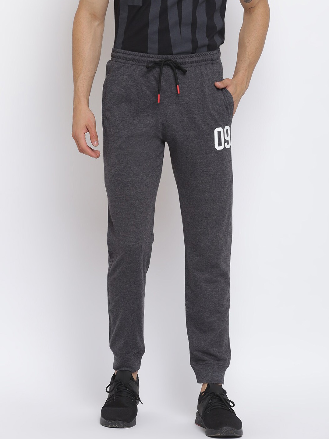 

MKH Men Grey Solid Joggers