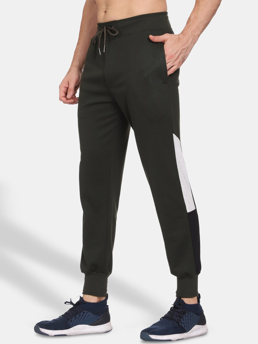 

CL SPORT Men Olive Green Solid Joggers