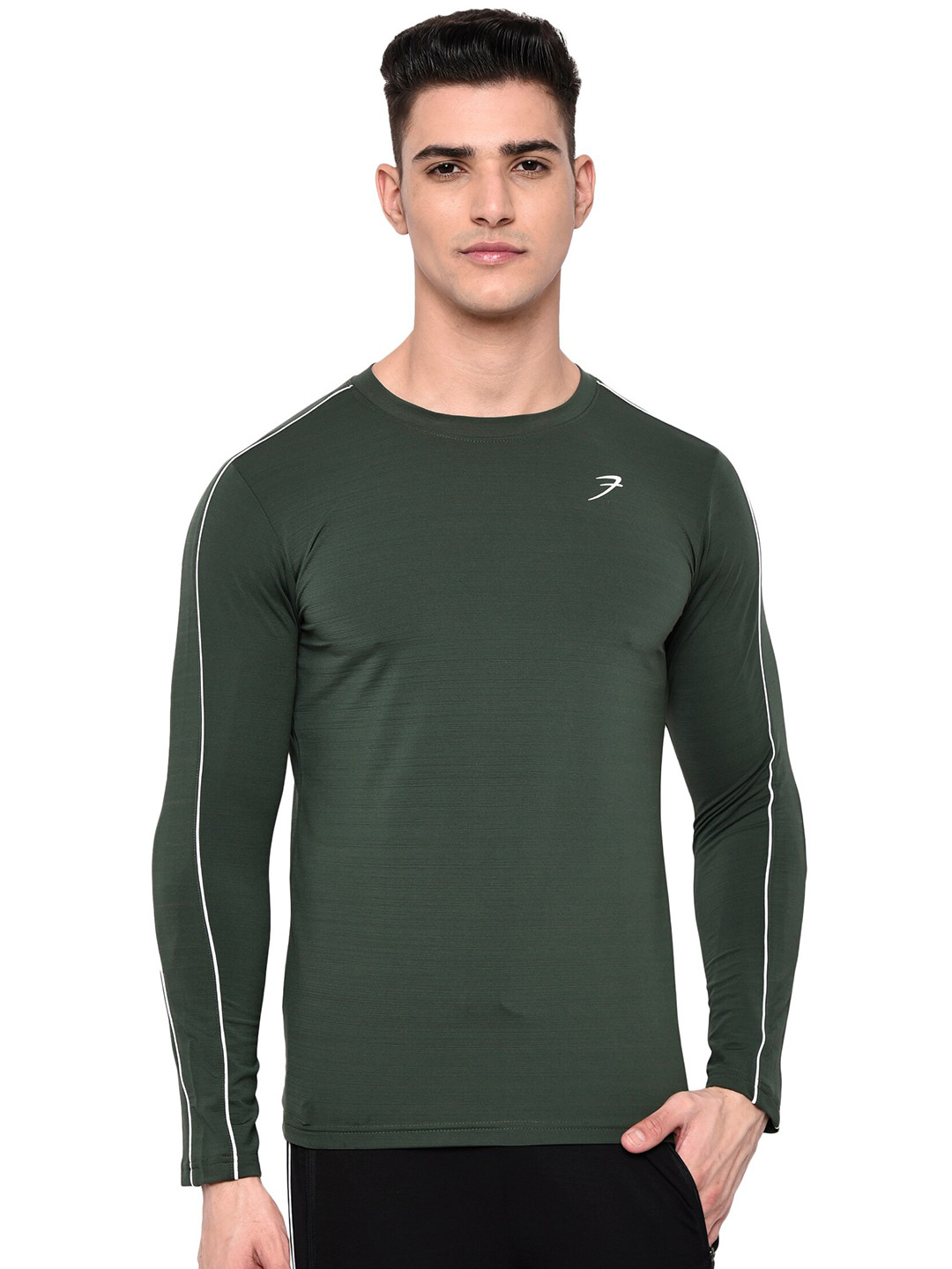 

FUAARK Men Green Slim Fit T-shirt