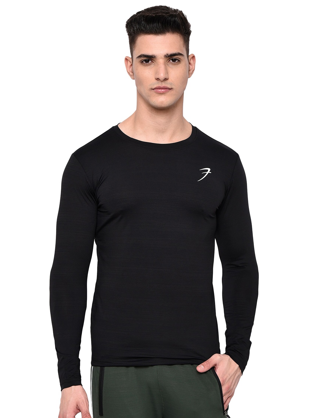 

FUAARK Men Black Solid Dri-FIT Slim Fit Training or Gym T-shirt