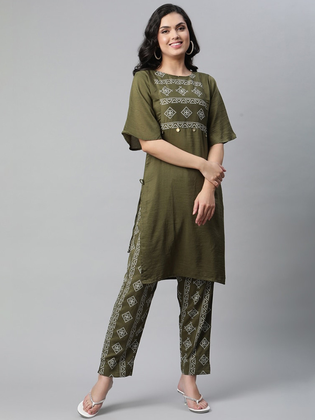 

OM SAI LATEST CREATION Women Olive Green Printed Flared Sleeves Kurta