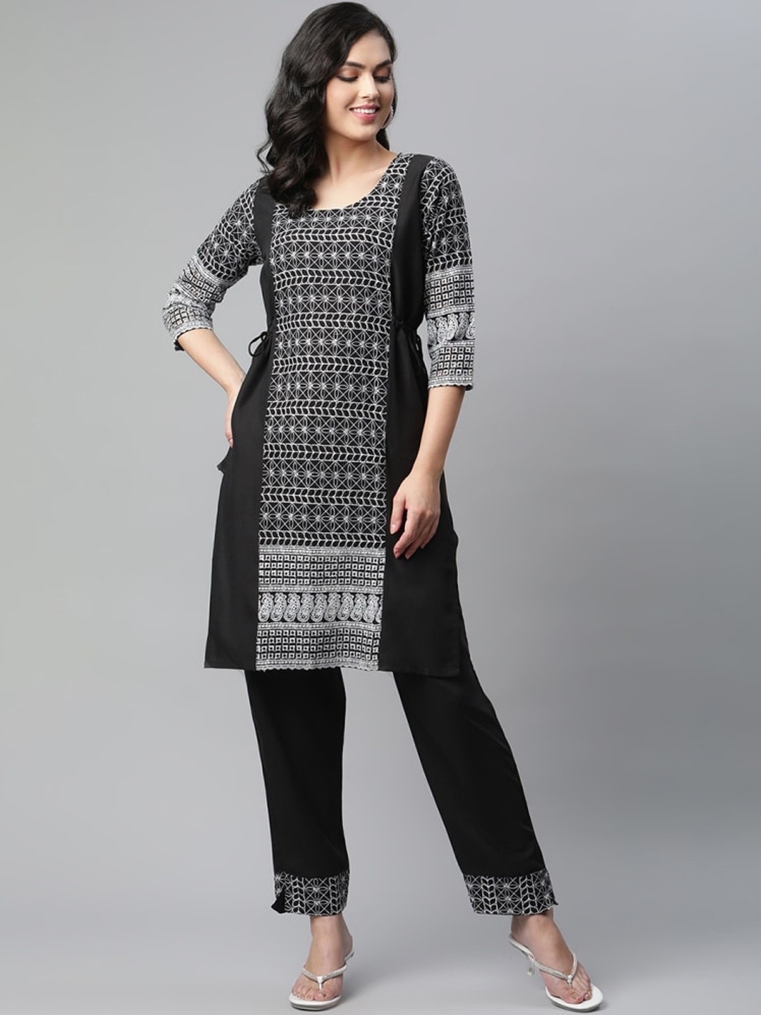 

OM SAI LATEST CREATION Women Black Embroidered Thread Work Kurta
