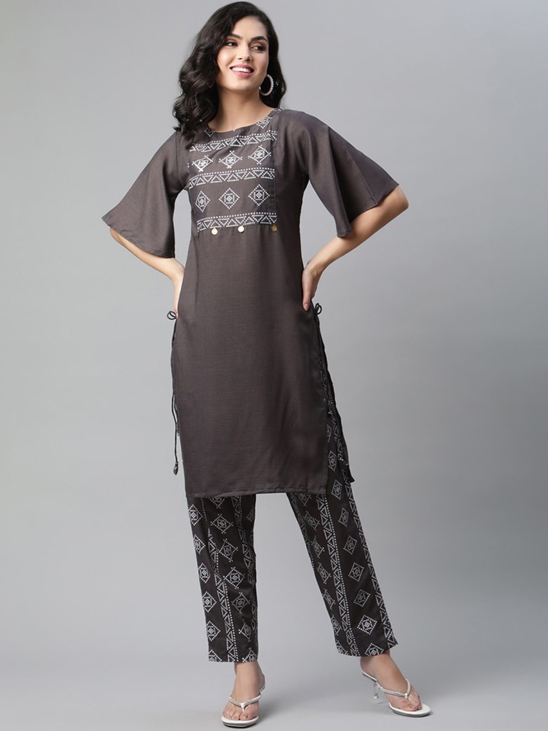 

OM SAI LATEST CREATION Women Grey Printed Flared Sleeves Kurta