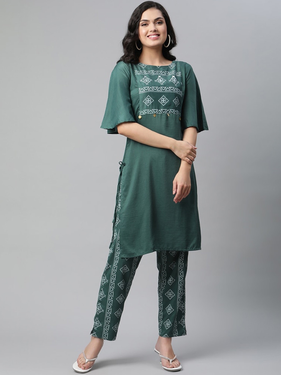 

OM SAI LATEST CREATION Women Green Printed Flared Sleeves Kurta