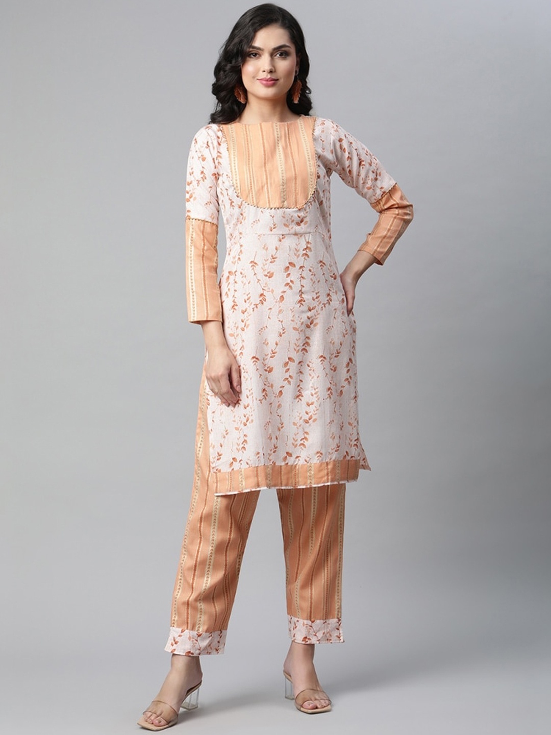 

OM SAI LATEST CREATION Women Off White Paisley Dyed Chikankari Anarkali Kurta