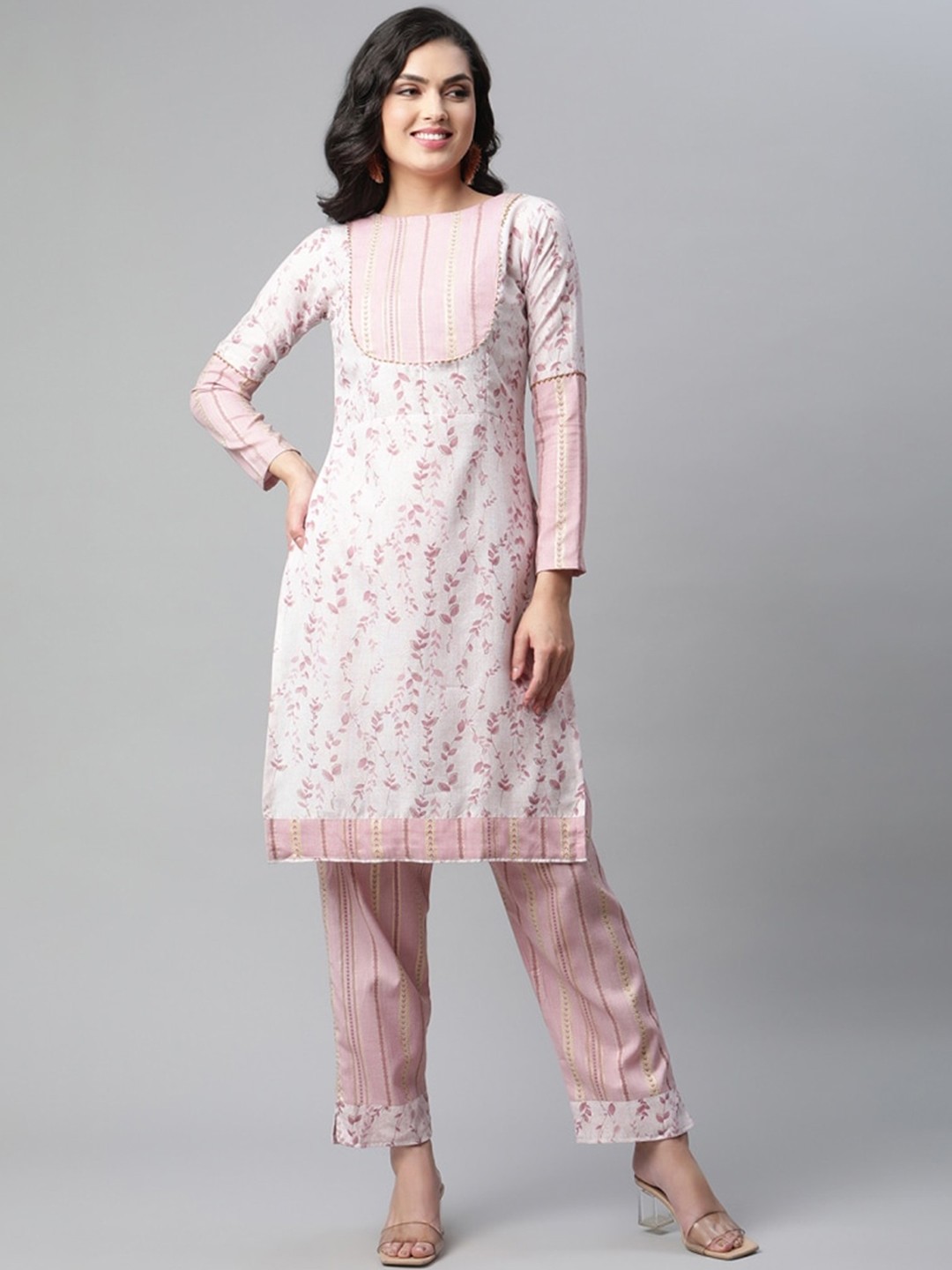 

OM SAI LATEST CREATION Women Pink Floral Printed Kurta
