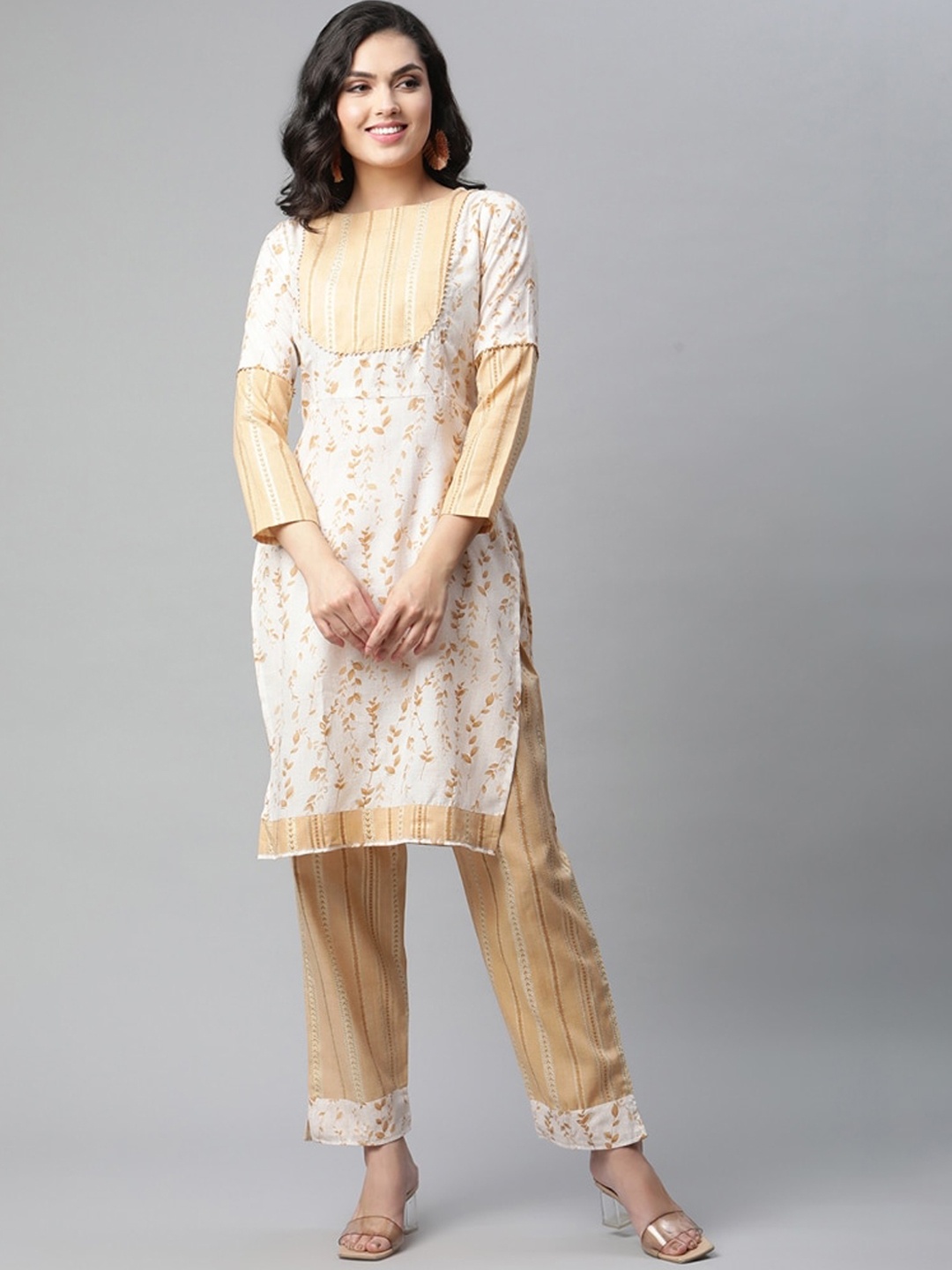 

OM SAI LATEST CREATION Women Off White Floral Printed Kurta