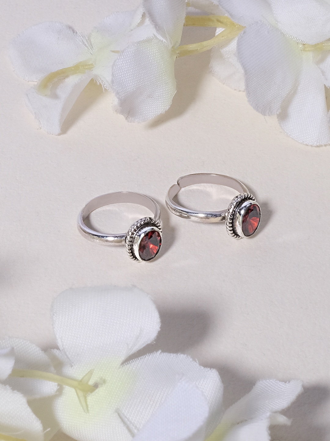 

TRISHONA Women Maroon & Silver-Toned Set of 2 Garnet Studded Toe Rings