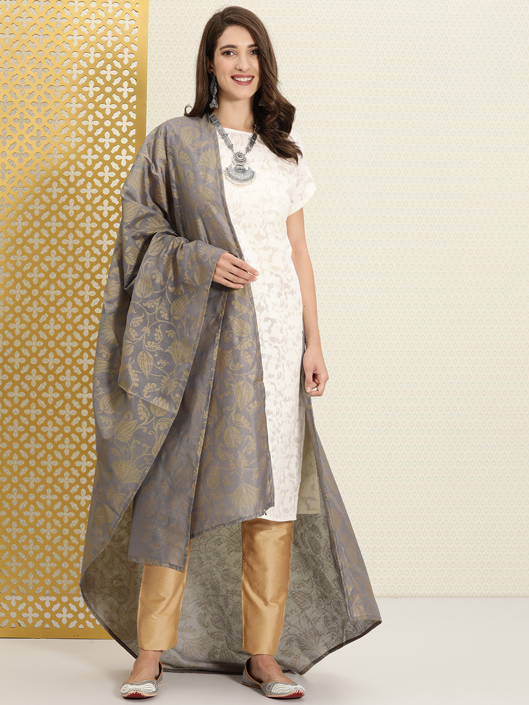 

House of Pataudi Green Ethnic Motifs Woven Design Dupatta with Thread Work