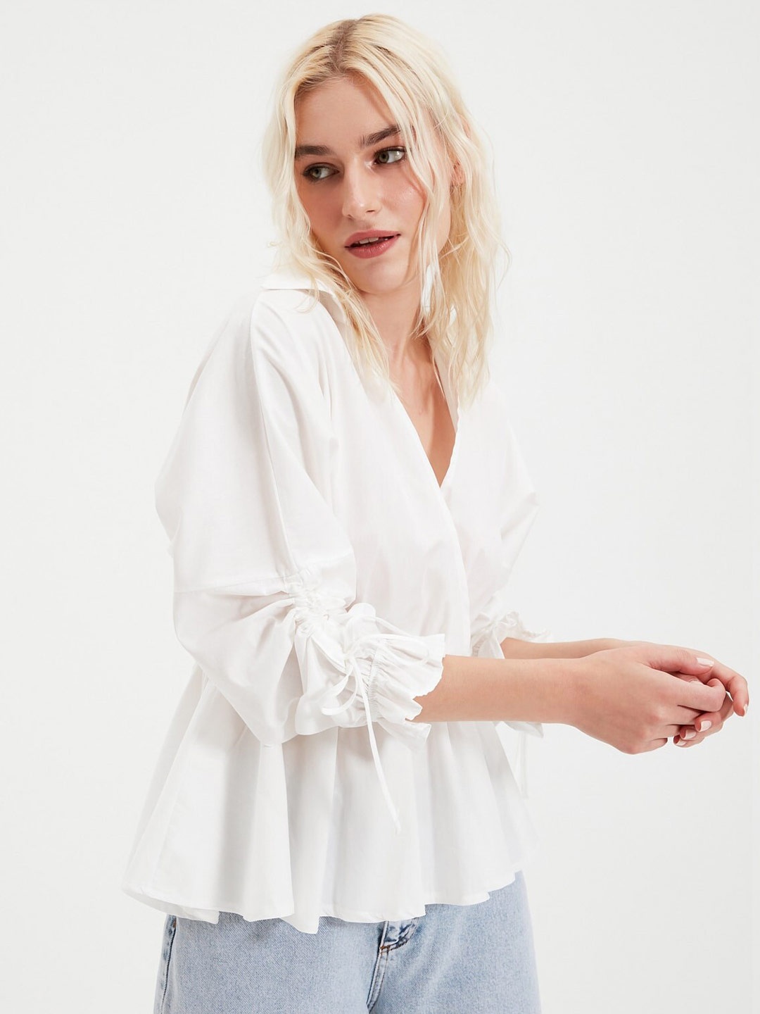 

Trendyol Classic White Solid Top