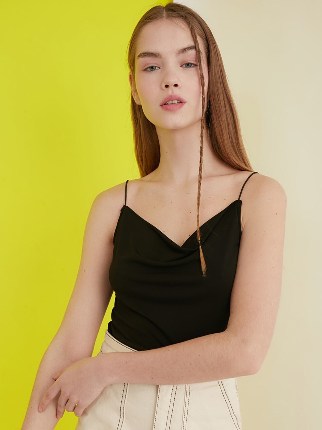 

Trendyol Black Shoulder Strap Top
