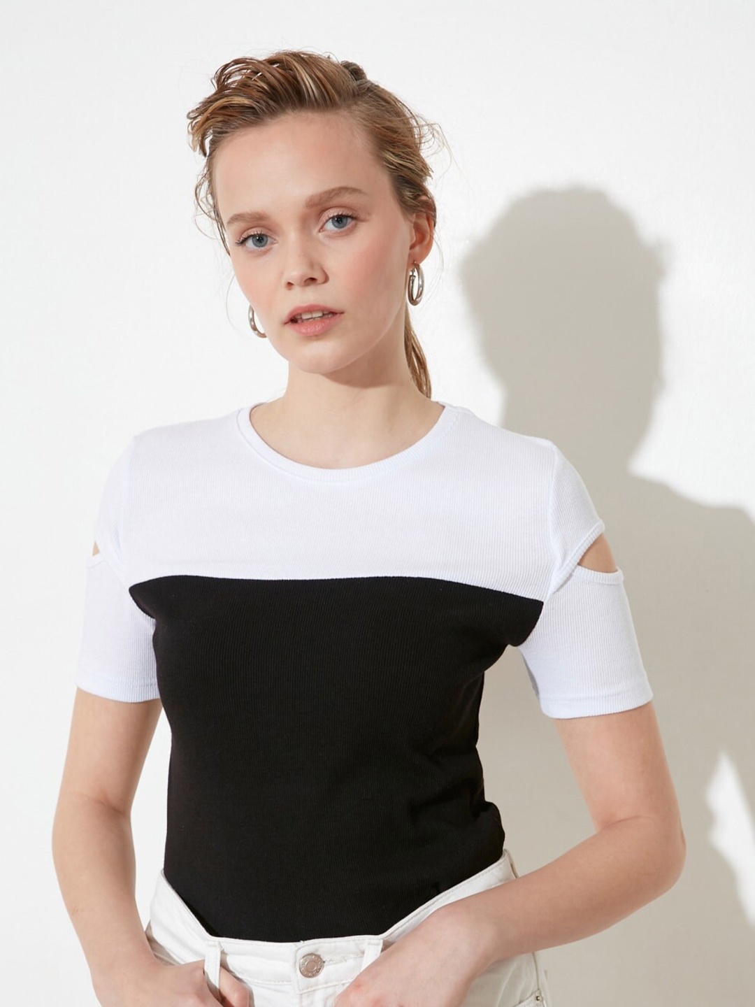 

Trendyol Black Colourblocked Top
