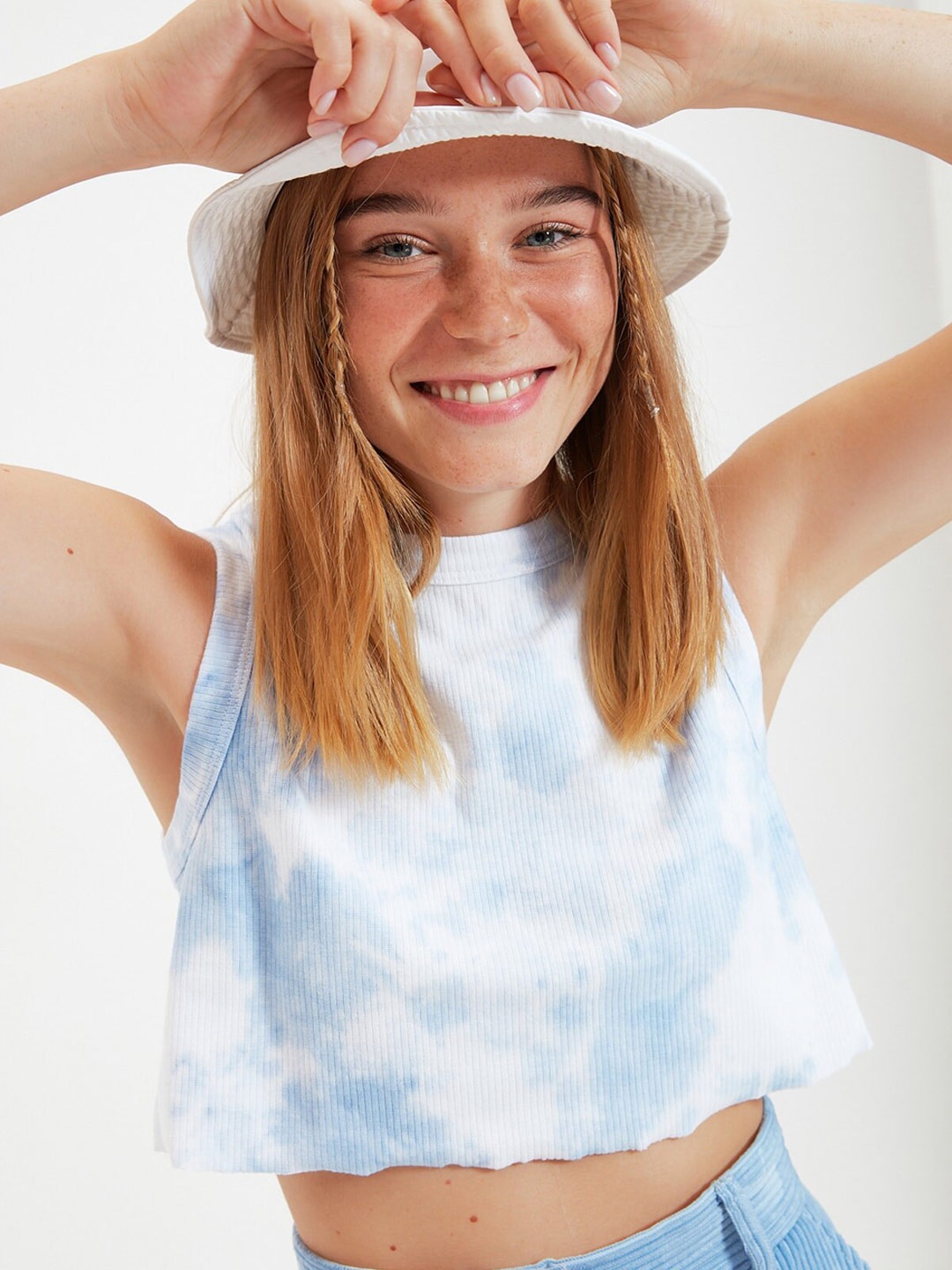 

Trendyol Women Blue & White Cotton Tie and Dye Crop Top