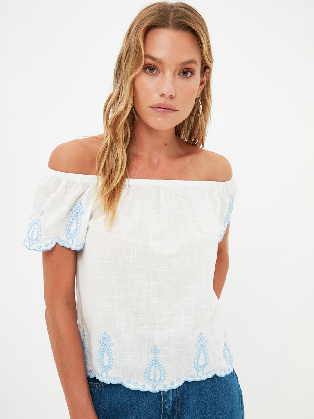 

Trendyol White Off-Shoulder Pure Cotton Bardot Top