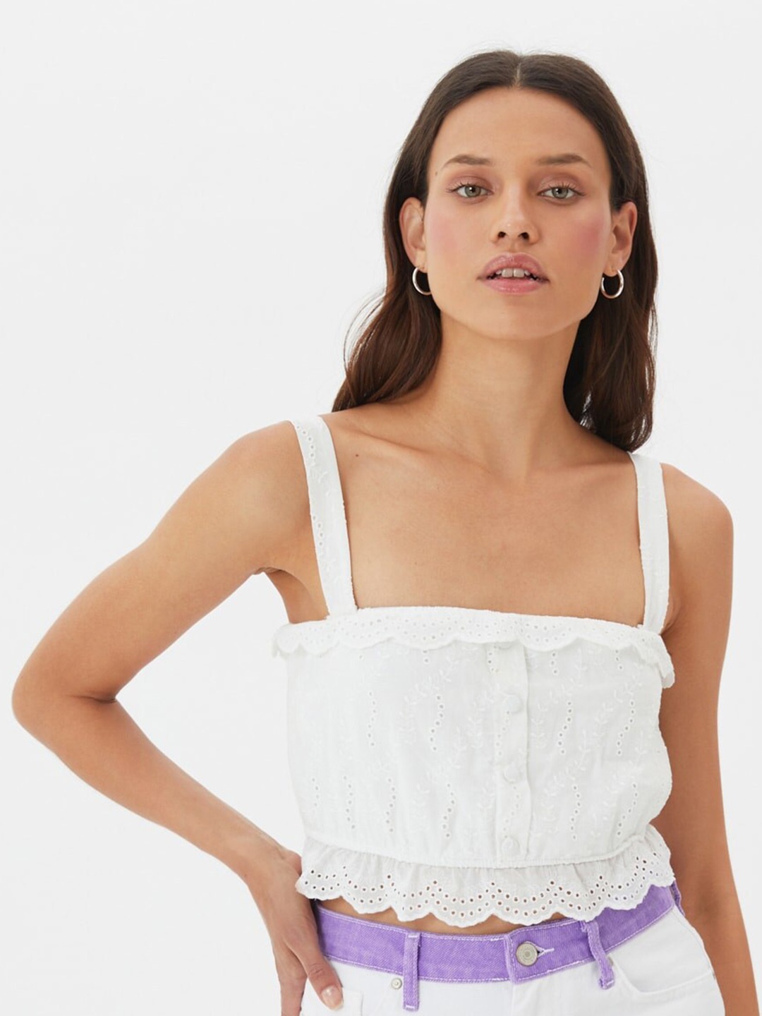 

Trendyol Classic White Floral Top