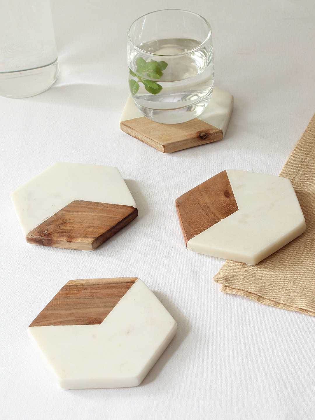 

House This Set Of 4 White & Brown Patterned Marble Coasters