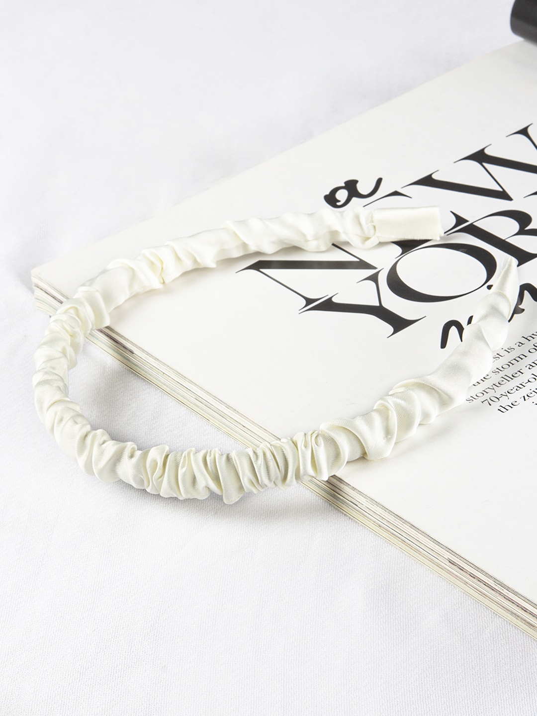 

Kazo Women White Ruched Hairband