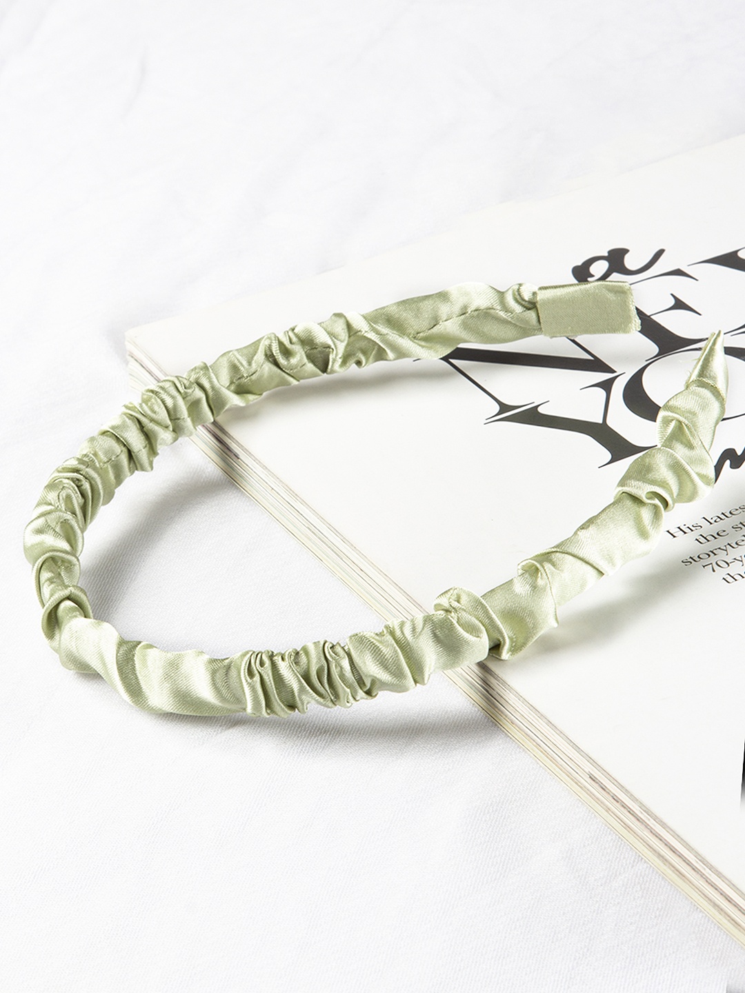 

Kazo Women Green Ruched Thin Hairband