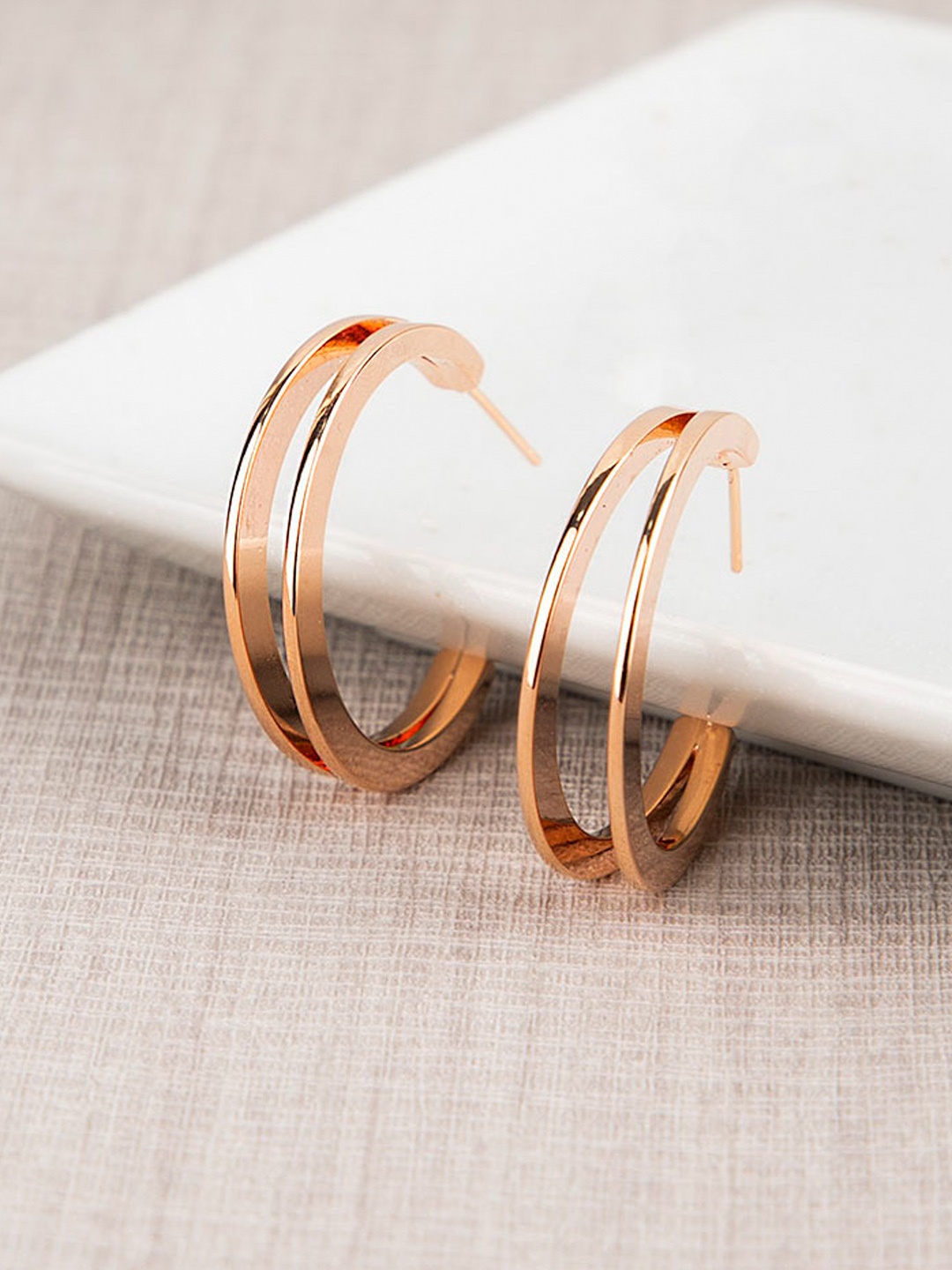 

Queen Be Rose Gold Circular Hoop Earrings
