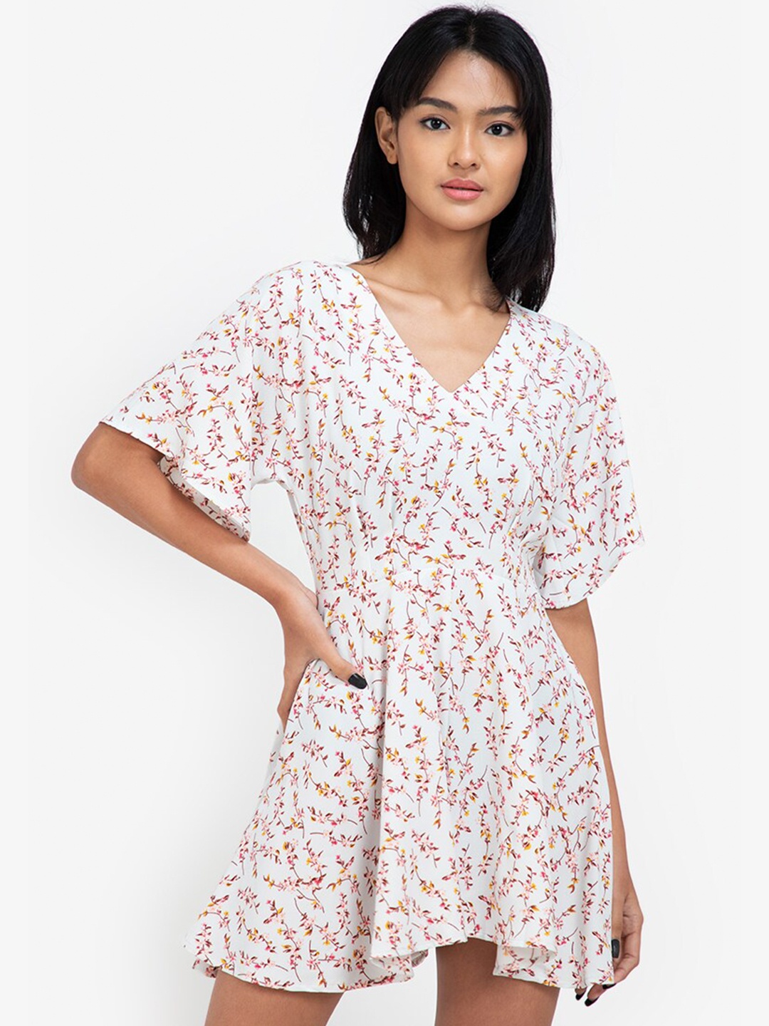 

ZALORA BASICS BASICS White & Pink Printed Jumpsuit