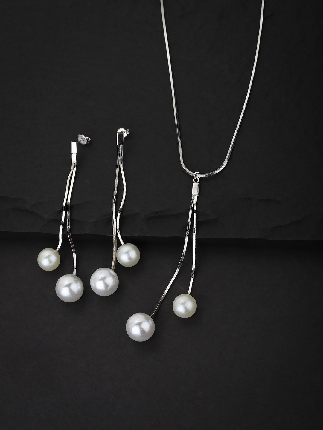 

Carlton London Women Silver & White Pearls Jewellery Set