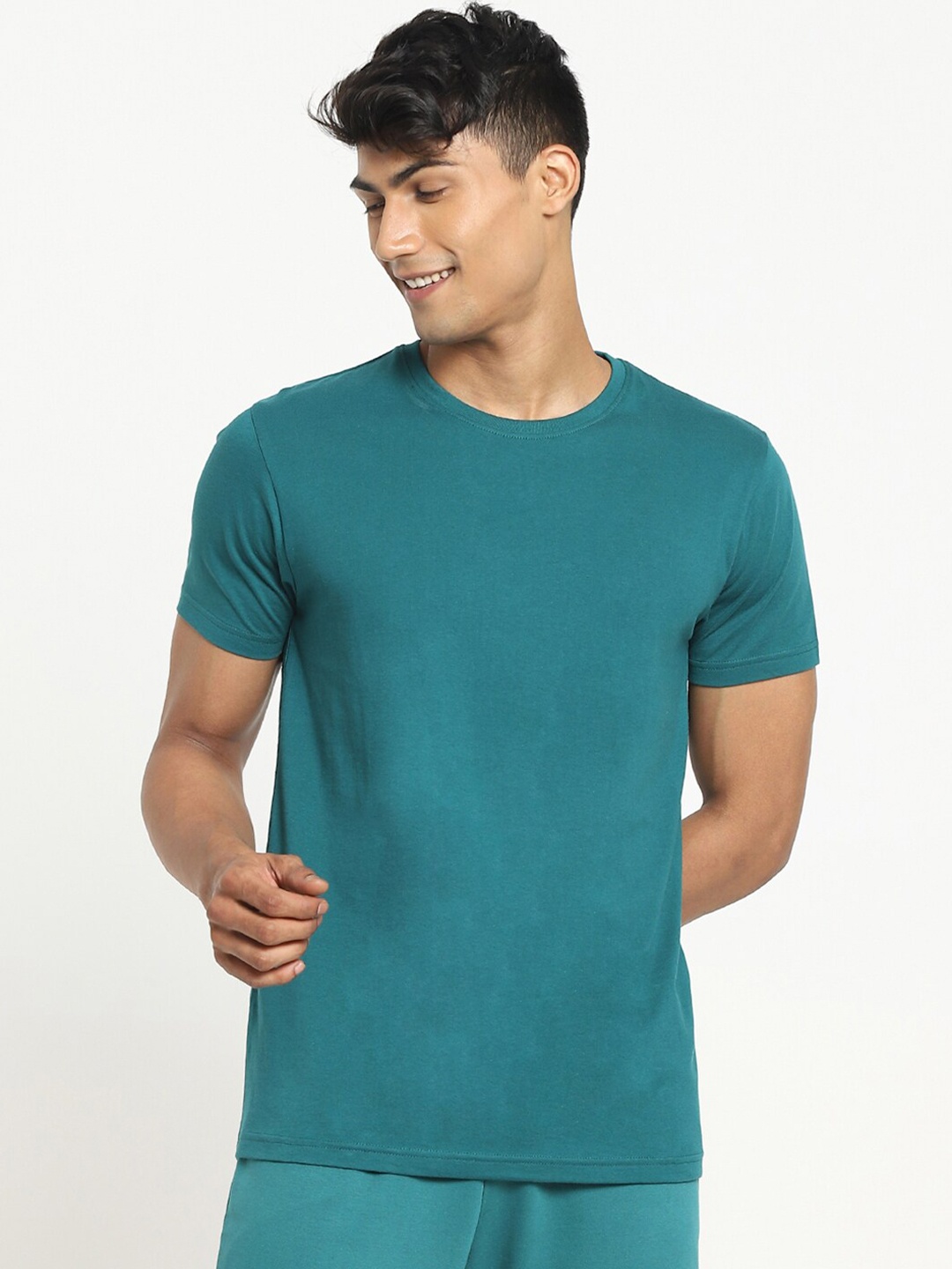 

Bewakoof Men Green Solid T-shirt