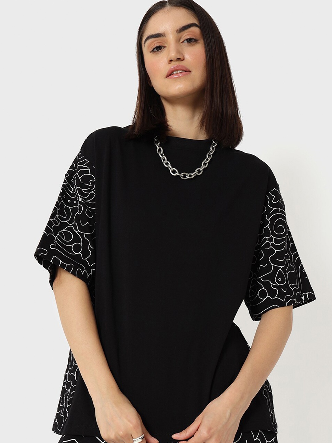 

Bewakoof Printed Street Wear Oversized Fit T-Shirt, Black