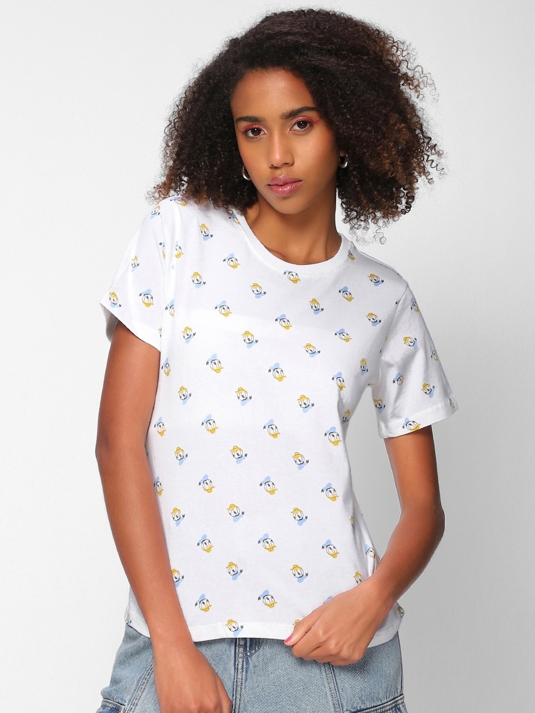

Bewakoof Women White Donald Duck Printed Pure Cotton T-shirt