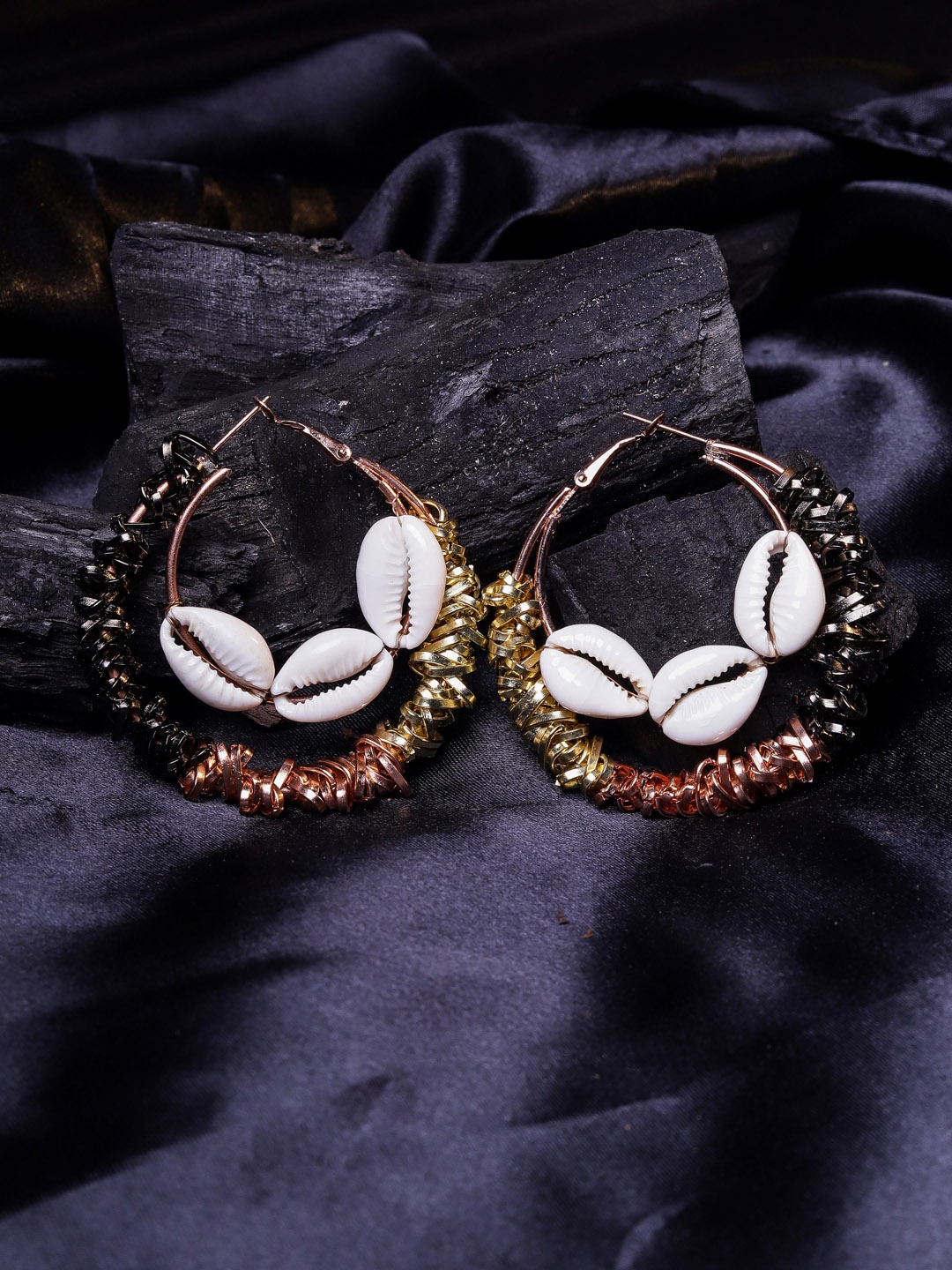 

DIVA WALK EXCLUSIVE Rose Gold & Black Shell Drop Earrings