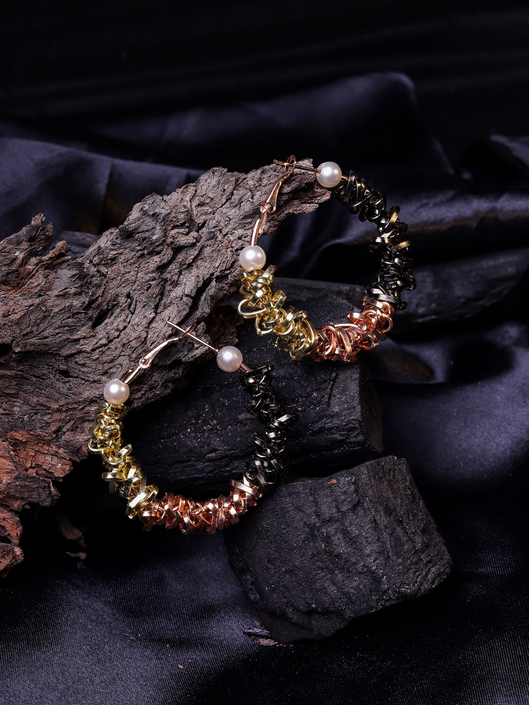

DIVA WALK EXCLUSIVE Rose Gold & Black Circular Hoop Earrings