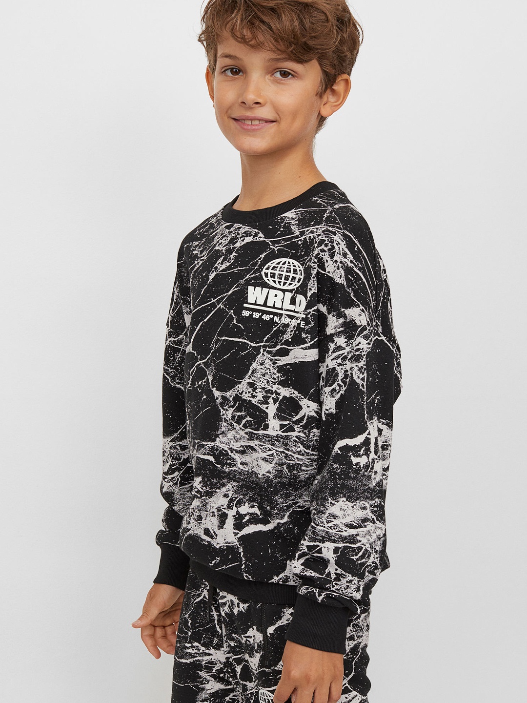 

H&M Boys Black Oversized sweatshirt