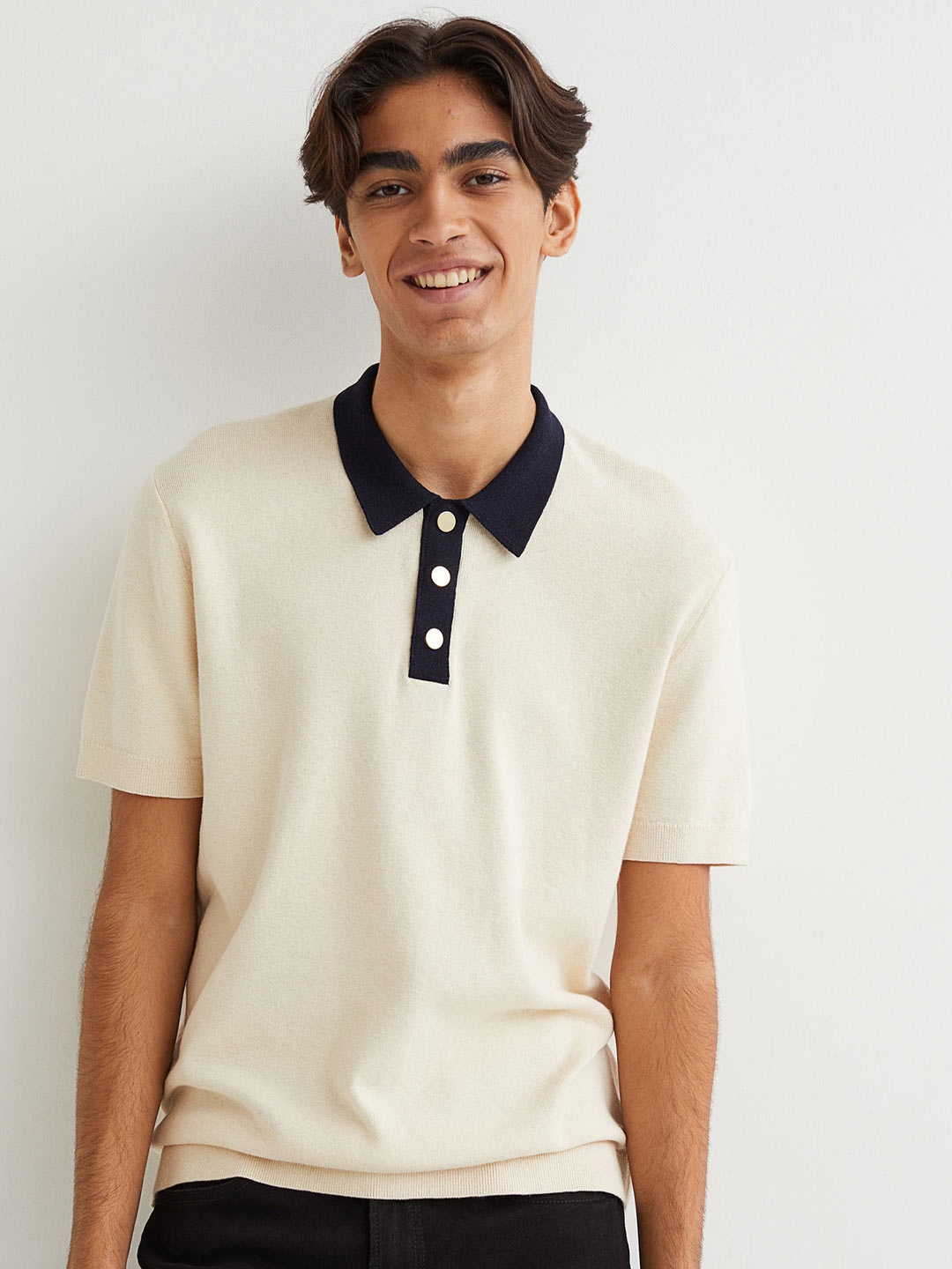 

H&M Men Beige Solid Slim Fit Fine-Knit Polo Shirt