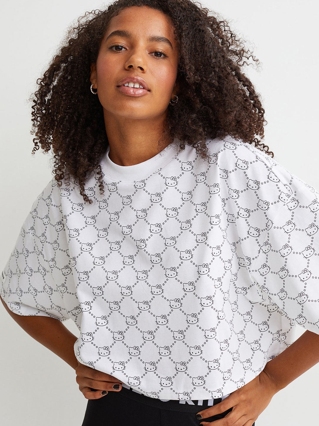 

H&M Women White & Blue Hello Kitty Printed Oversized Cropped Cotton T-shirt
