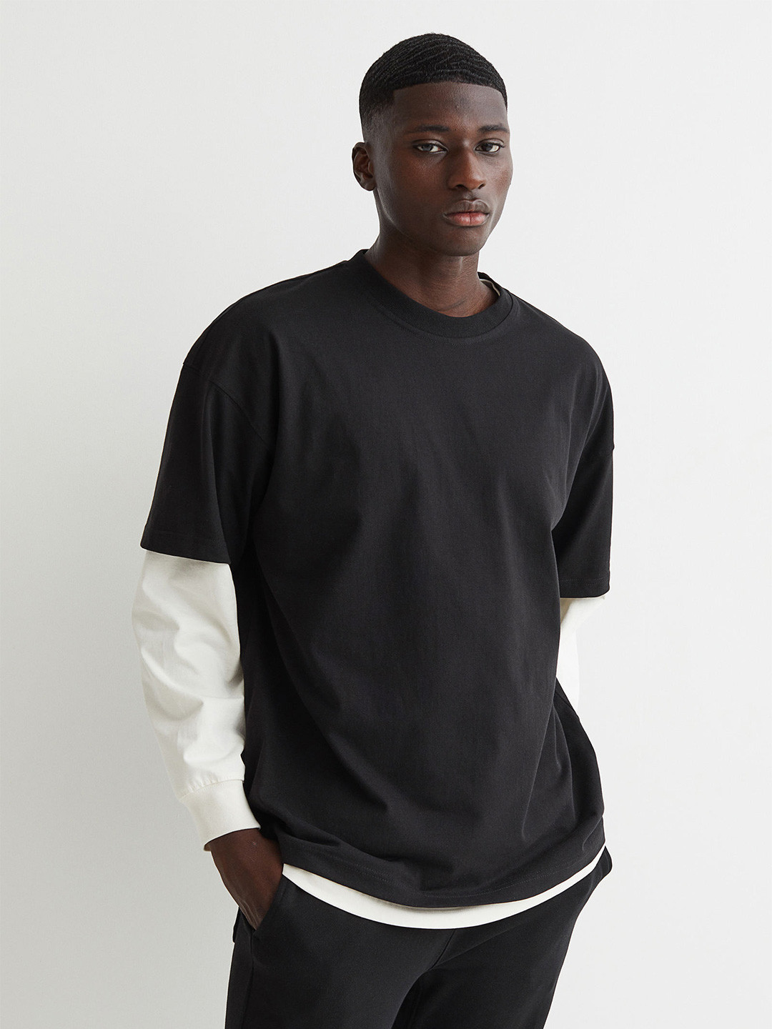 

H&M Men Black Solid Cotton T-shirt