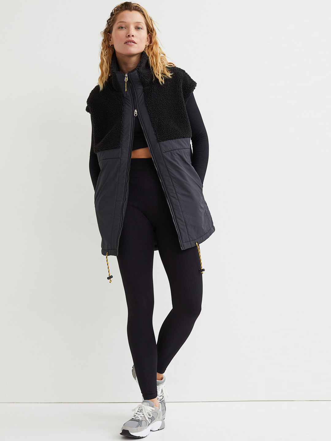 

H&M Women Black Part Faux Shearling Gilet