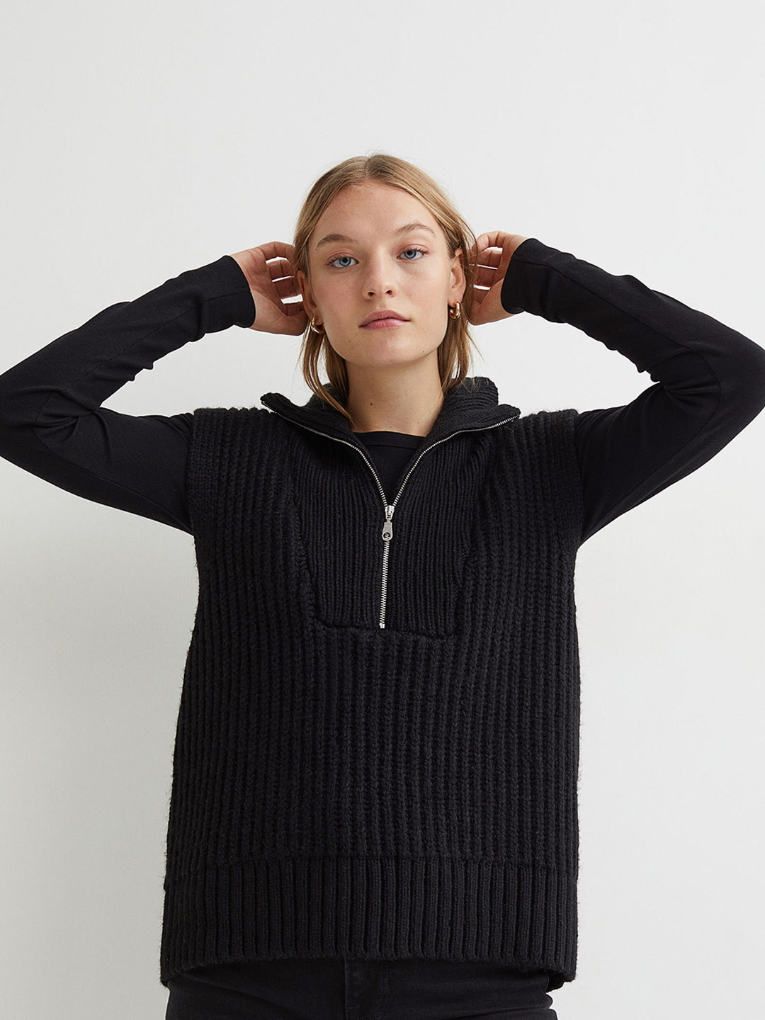 

H&M Women Black Collared Rib Knit Sweater Vest