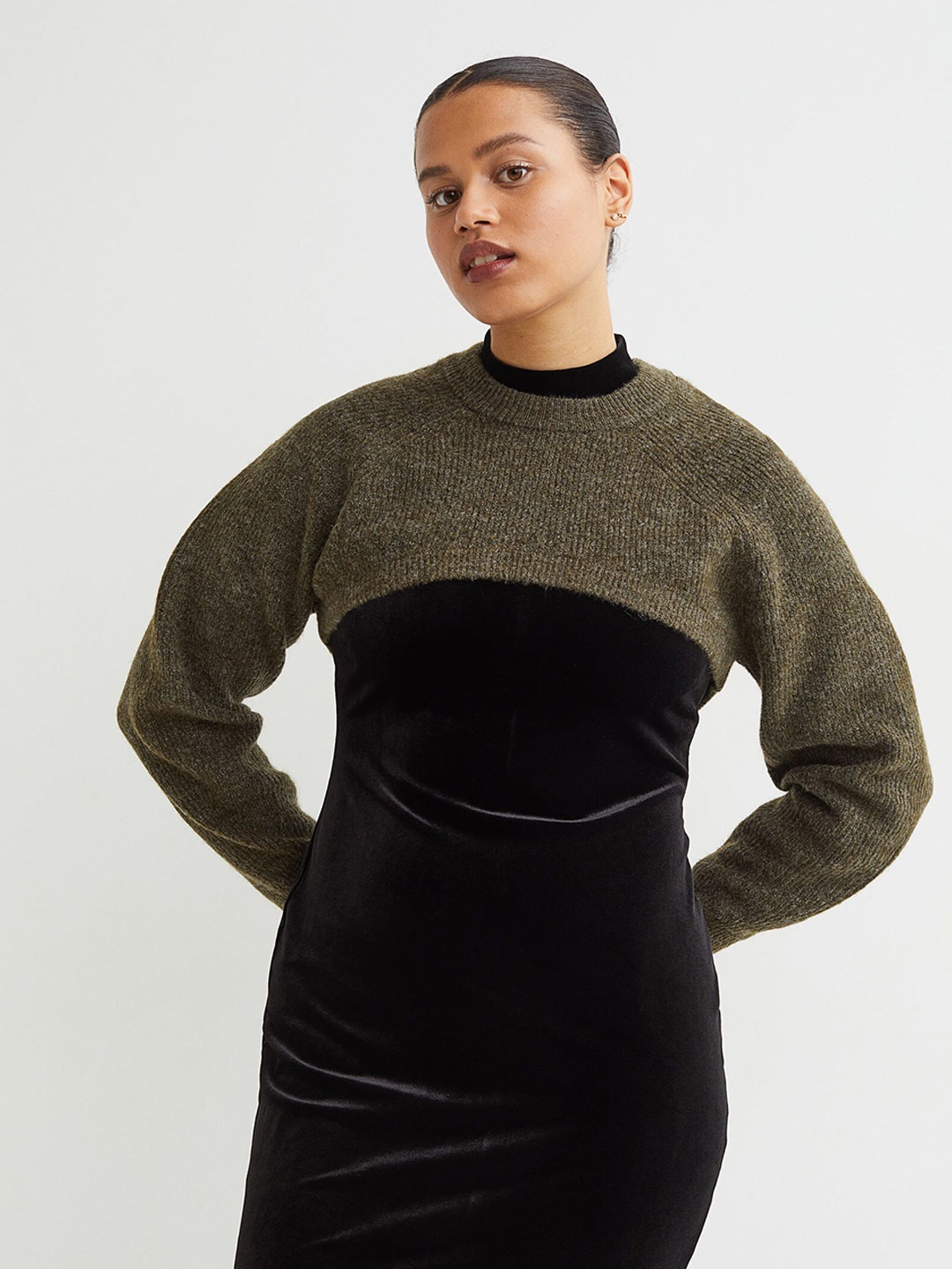 

H&M Women Green Solid Crop Jumper