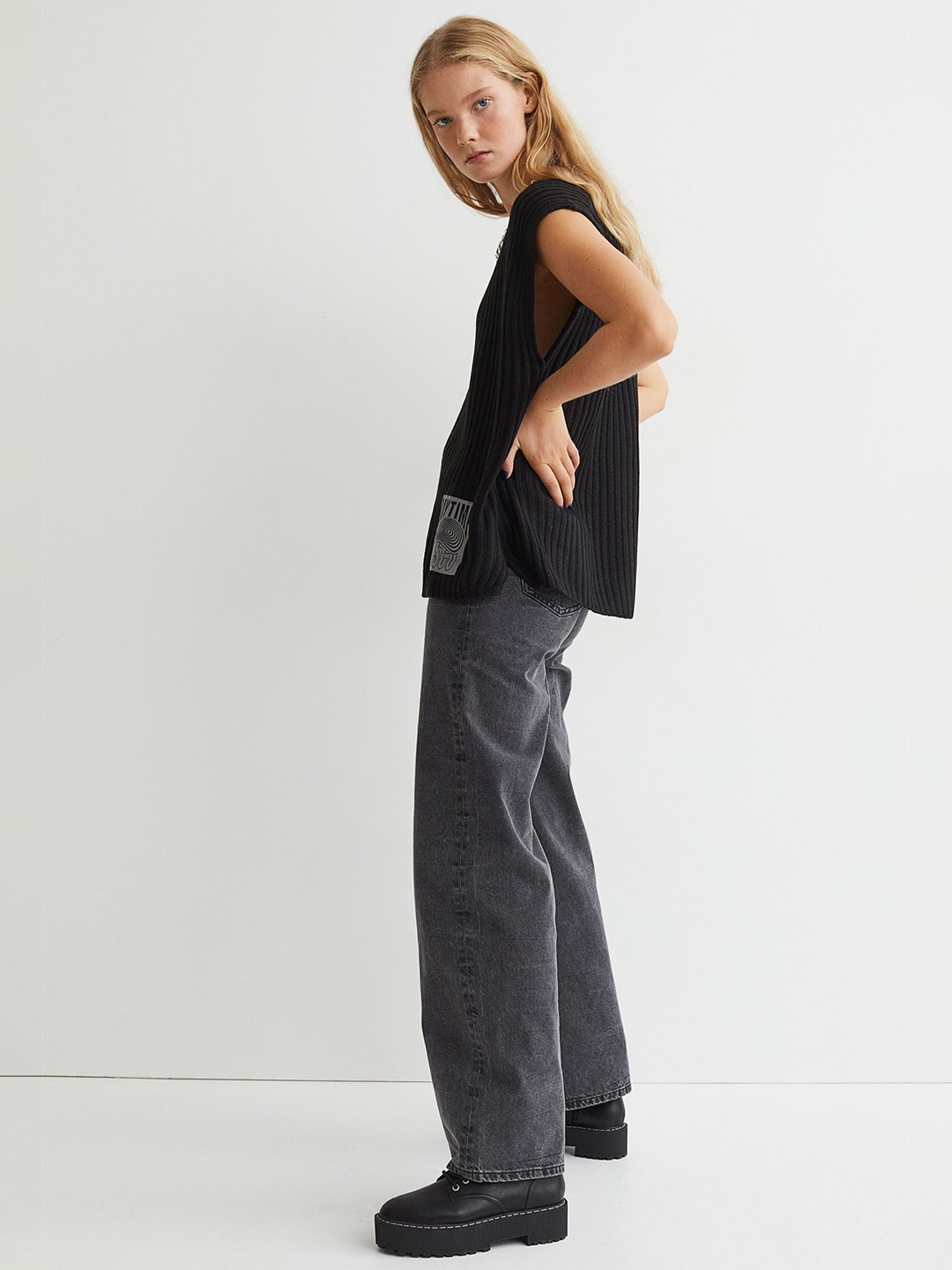 

H&M Women Black Oversized Sweater Vest