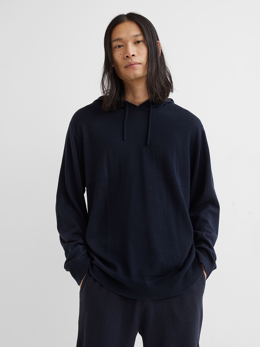 

H&M Men Navy Blue Solid Regular Fit Hooded Sweater