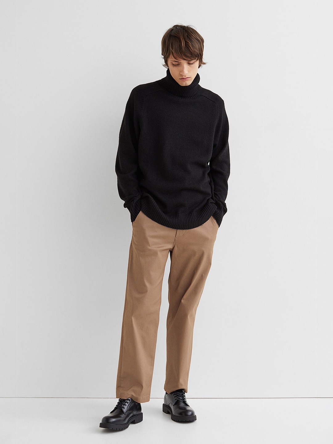 

H&M Men Black Solid Relaxed Fit Polo-neck jumper