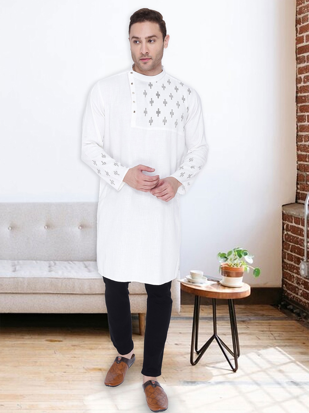 

Kuons Avenue Men Off White Pure Cotton Angrakha Kurta