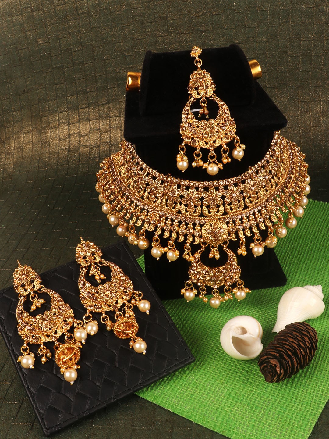 

PENNY JEWELS Gold-Plated & Beige Kundan-Studded & Beaded Traditional Jewellery Set