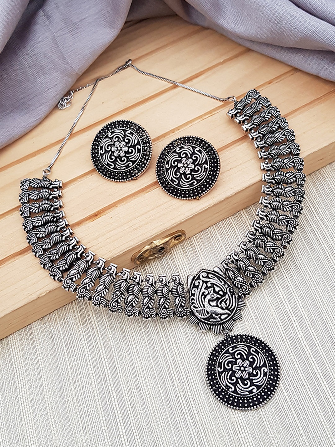 

GRIIHAM Silver Oxidised Victorian Neckwear Set