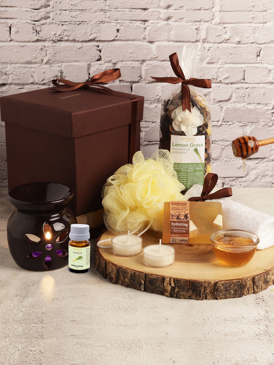 

BodyHerbals 7 Pcs Honey & Almond Soap Spa Gift Set, Brown
