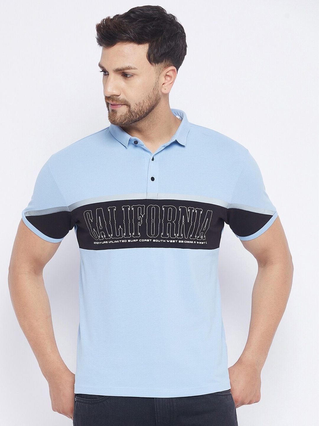 

QUBIC Men Blue Polo Collar T-shirt
