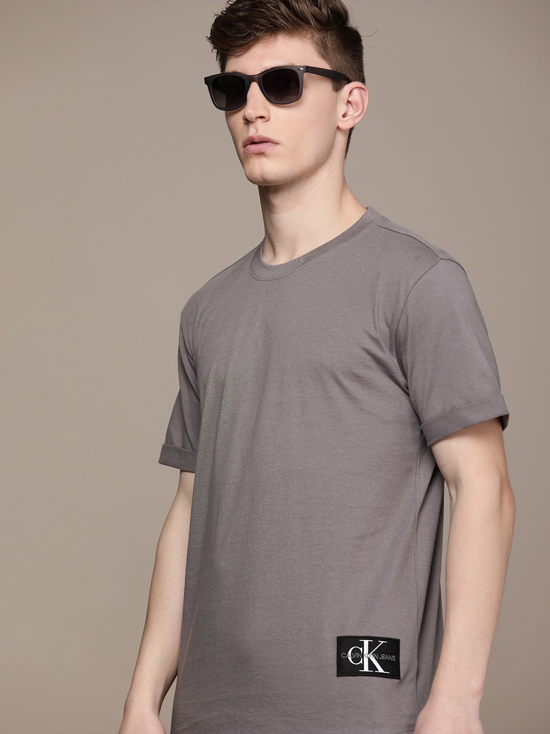 

Calvin Klein Jeans Men Grey Brand Logo T-shirt